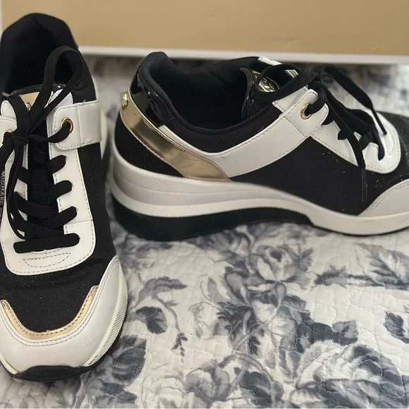 Michael Kors Black, White, with gold accent - Picture 2 of 5